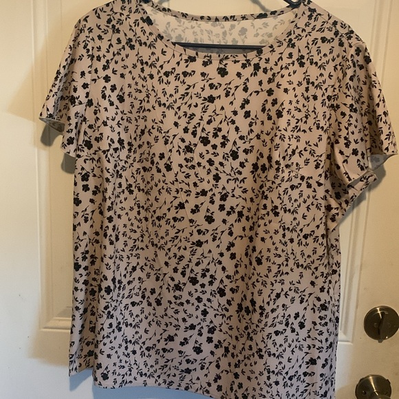 SUPER CUTE 🥰 Tan & Black Floral Print Blouse!! XL - Picture 13 of 16
